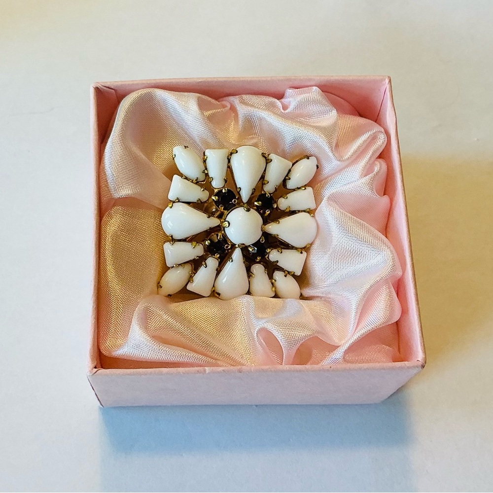 Elegant White Floral Brooch-Vintage Brooch and screw back earrings